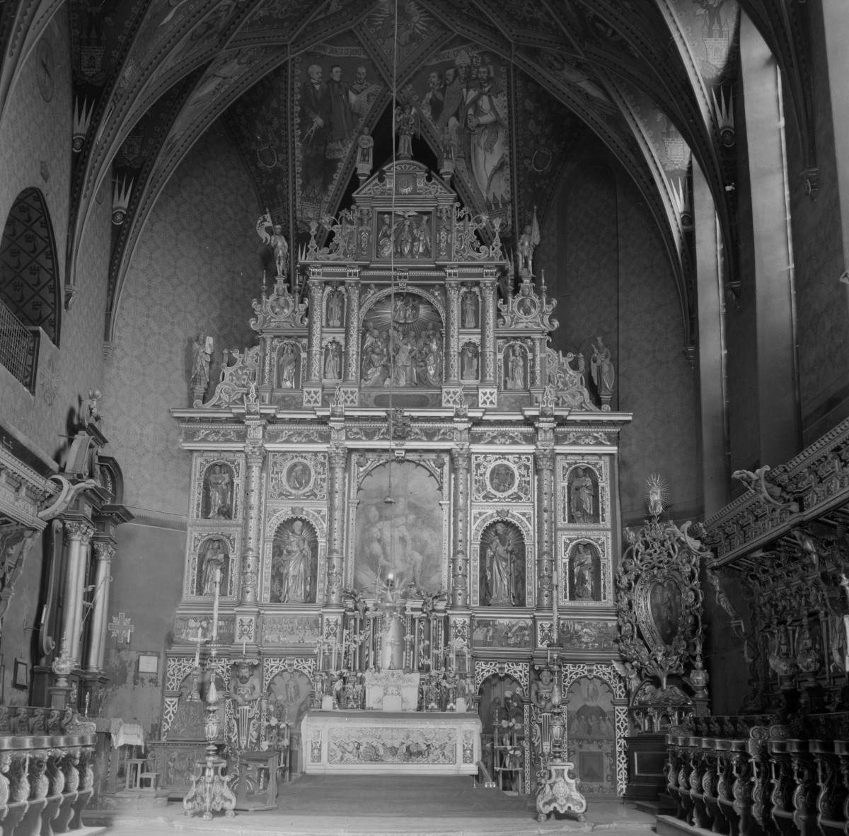 kościół pw. Bożego Ciała - wnętrze - prezbiterium - ołtarz główny, skan 1