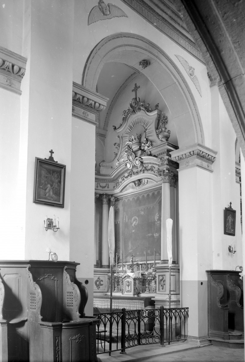 katedra Zmartwychwstania Pańskiego i św. Tomasza Apostoła - wnętrze: ołtarz boczny z obrazem "Nawiedzenia", skan 1