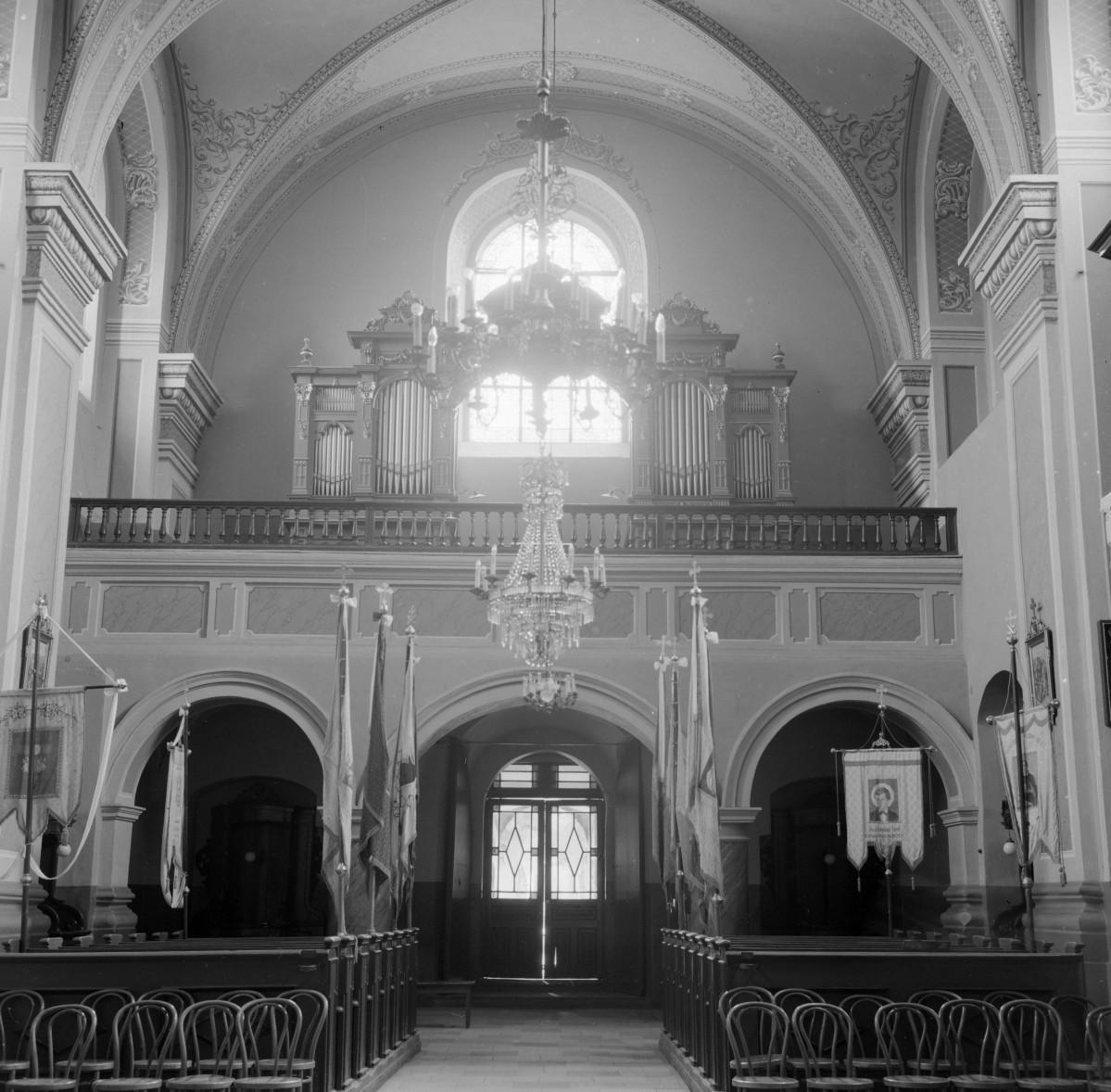 kościół św. Franciszka - wnętrze, prospekt organowy, skan 1