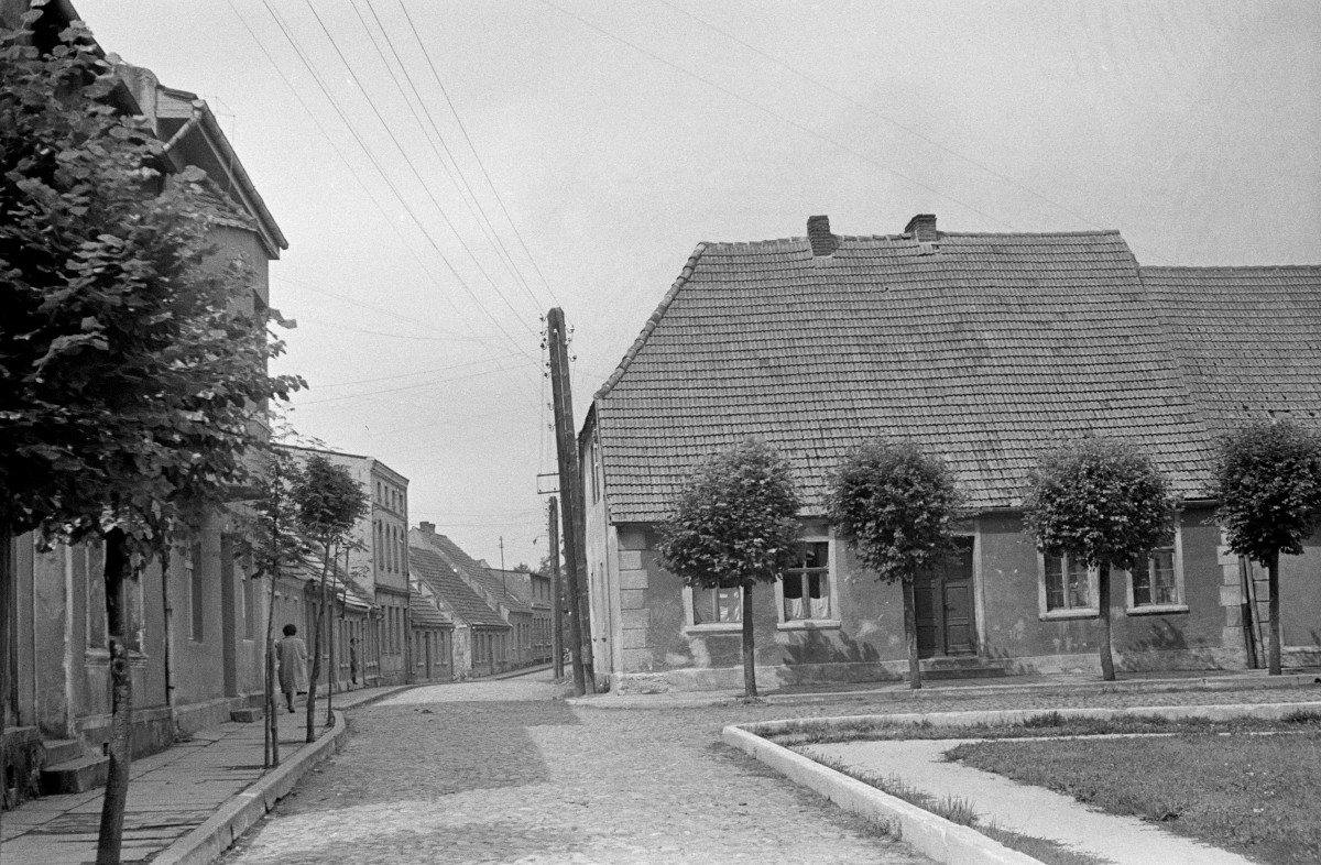 dom przy placu - elewacja, skan 1