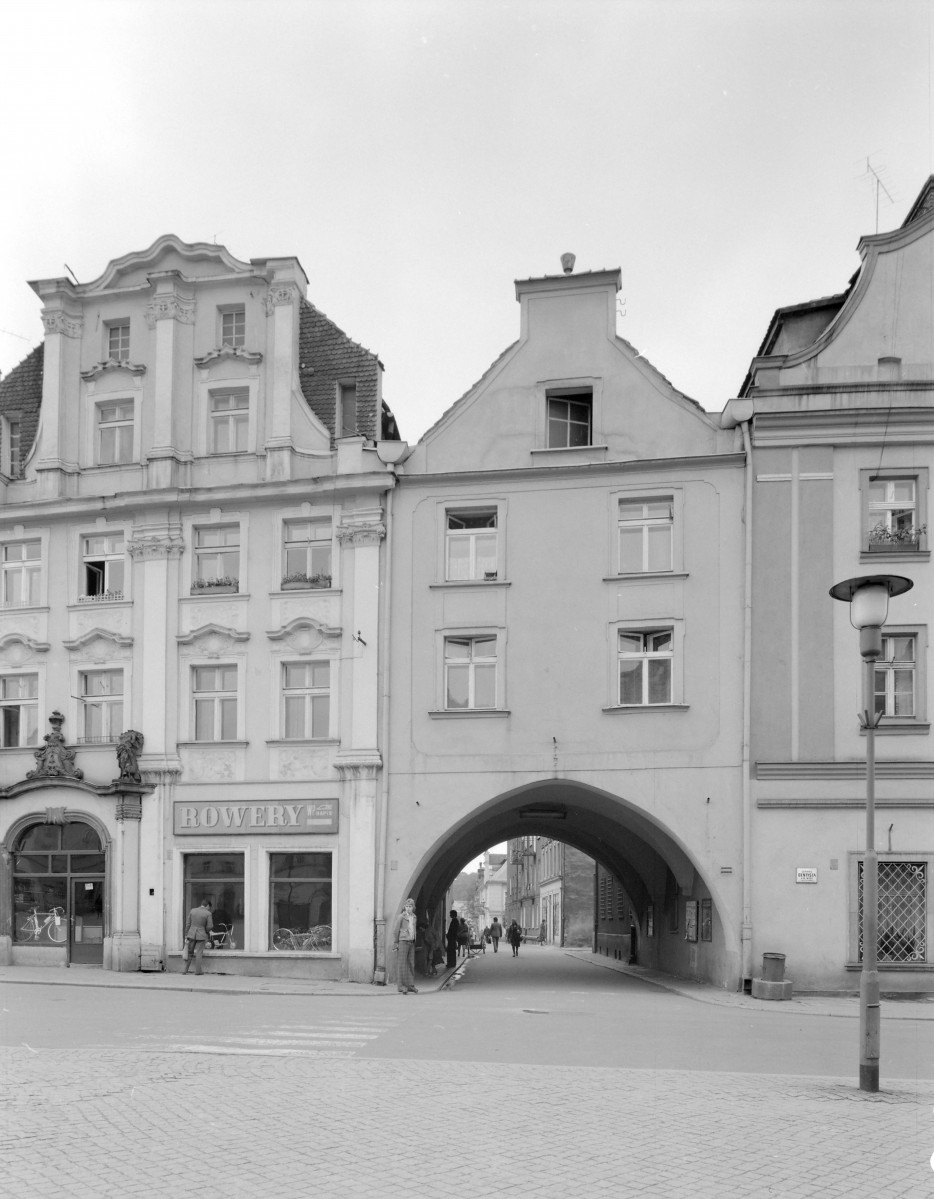 Kamienice - elewacje, pierzeja część zachodnia, skan 1