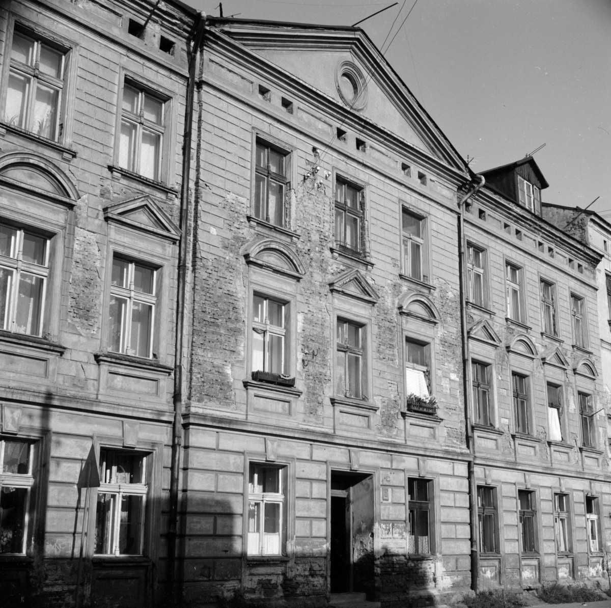 kamienica - elewacja frontowa, skan 1