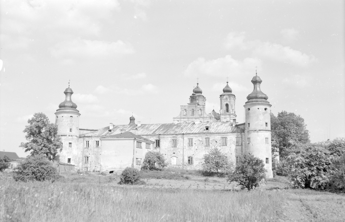 zespół klasztorny dominikanów - elewacja boczna, skan 1
