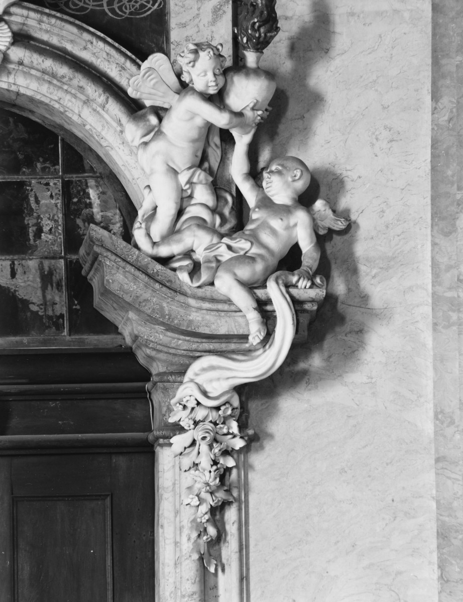 mauzoleum Piastów Świdnickich przy kościele pw. Wniebowzięcia Najświętszej Marii Panny  - wnętrze - portal fragment dekoracji, skan 1