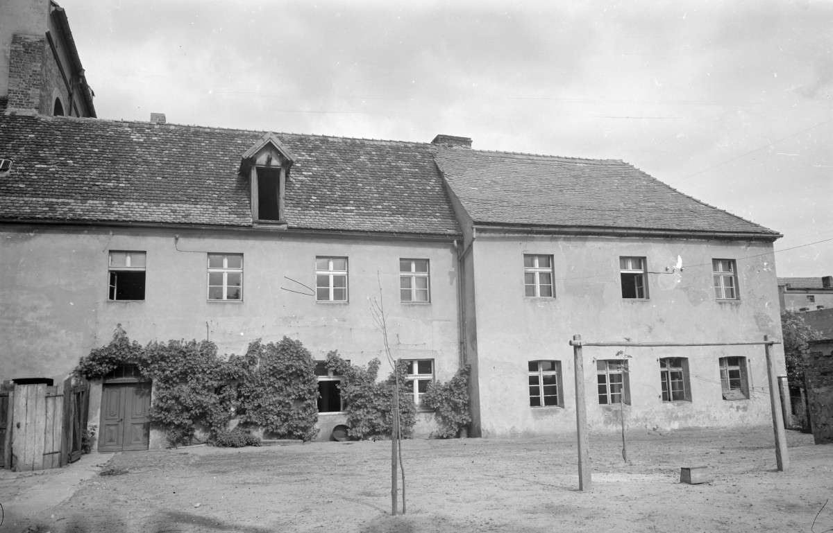 klasztor Franciszkanów - elewacja zachodnia, skan 1