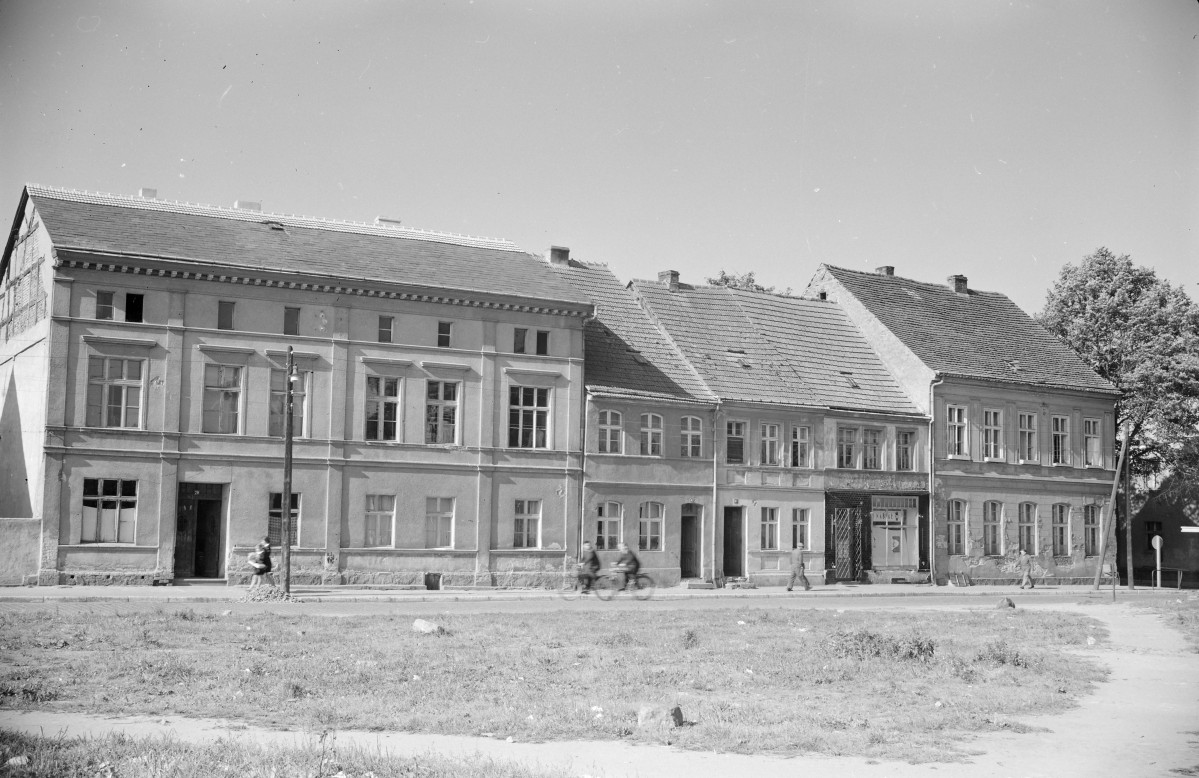 kamienica - elewacja frontowa, skan 1