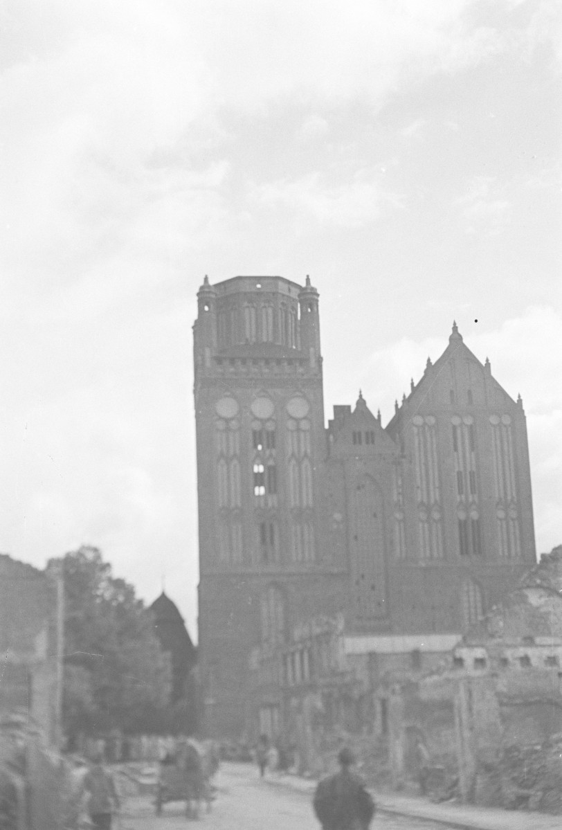 Kolegiata NMP - elewacja frontowa, wieża północna, skan 1