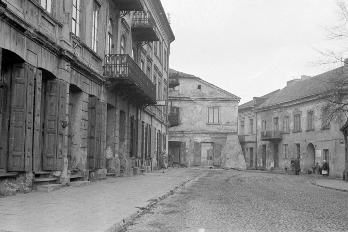 rynek główny z zabudową kamienic, skan 1