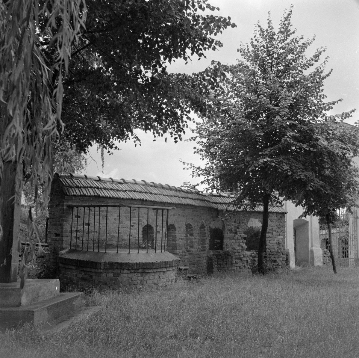 klasztor Ojców Paulinów - mury obronne, skan 1