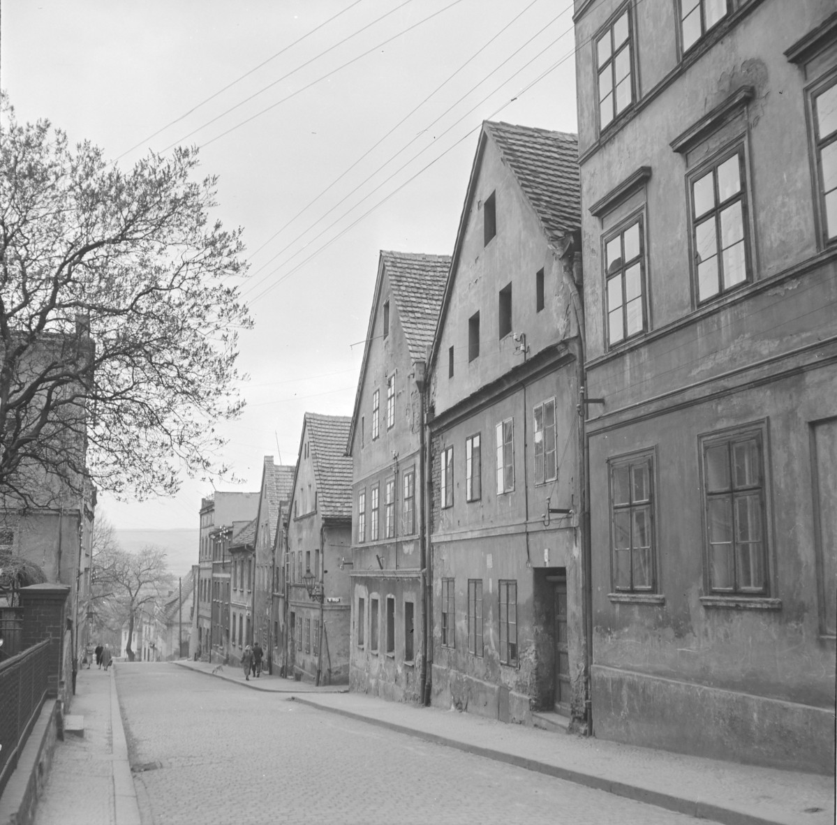 fragment zabudowy miasta - kamienice przy ul. Kościelnej, skan 1