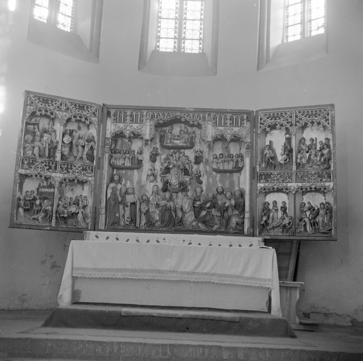 kościół pw. św. Najświętszej Marii Panny, św. Jana Chrzciciela i św. Faustyna z Brescii biskupa - wnętrze - prezbiterium - ołtarz główny, skan 1
