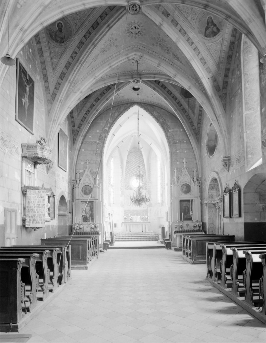 kościół pw. św. Mikołaja - wnętrze - nawa główna - prezbiterium - ołtarz główny, skan 1