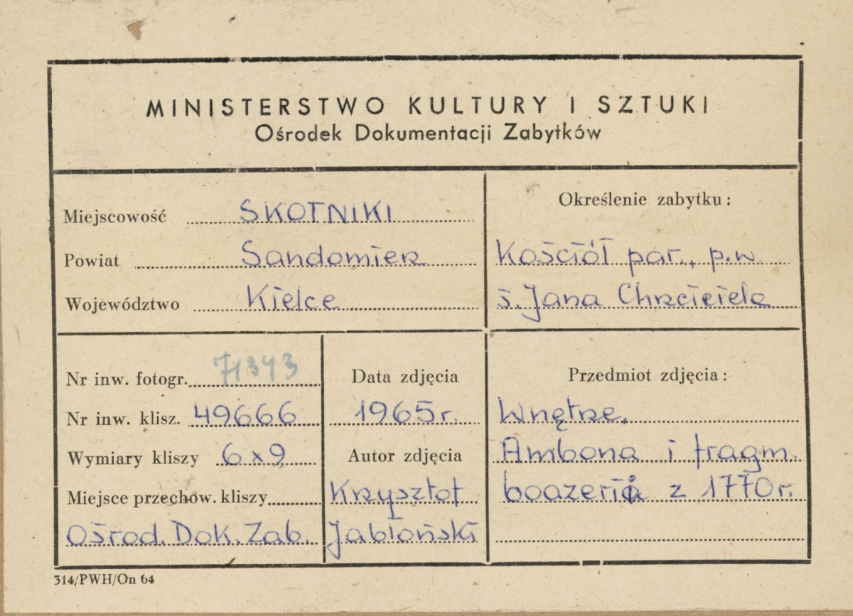 Kościół parafialny - wnętrze, widok na ambonę - metryczka, skan 1