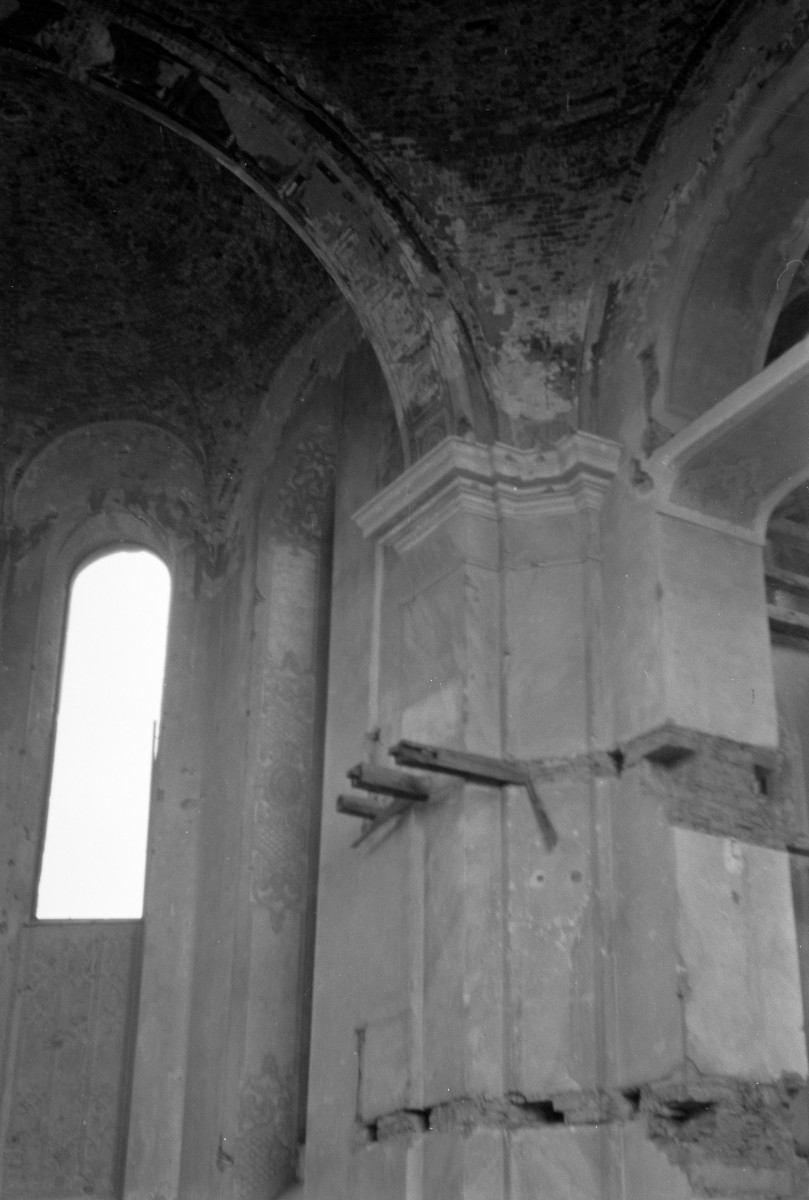 kościół - fragment wnętrza, skan 1