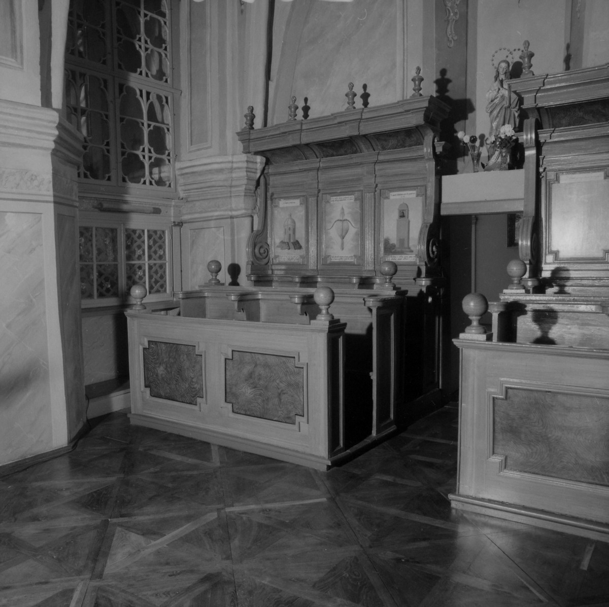 klasztor ss. Mniszek Benedyktynek - kościół pw. Najświętszej Maryi Panny i św. Wojciecha - wnętrze - stalle, skan 1