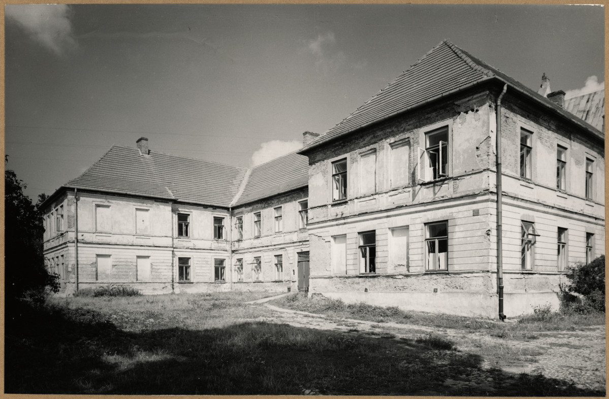 Zespół klasztorny poreformacki - widok ogólny od strony płd. , skan 1