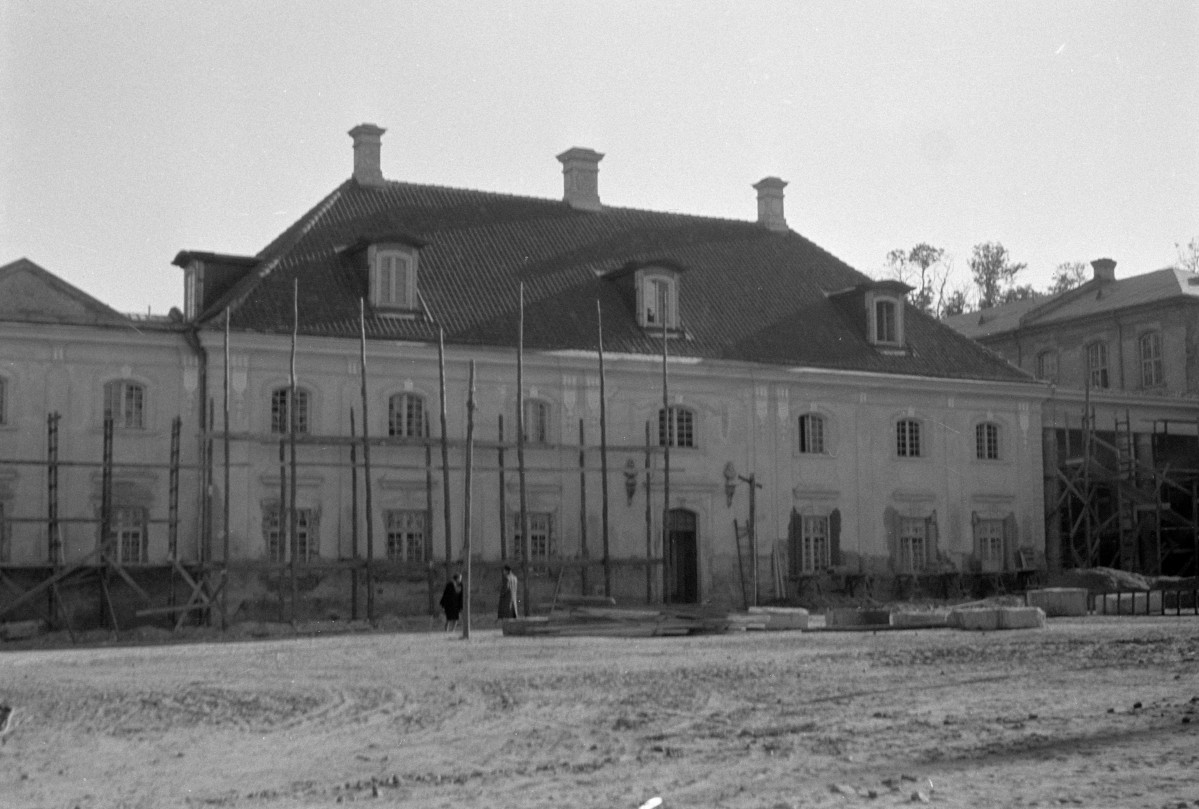 pałac Branickich - oficyna od lewej strony, skan 1