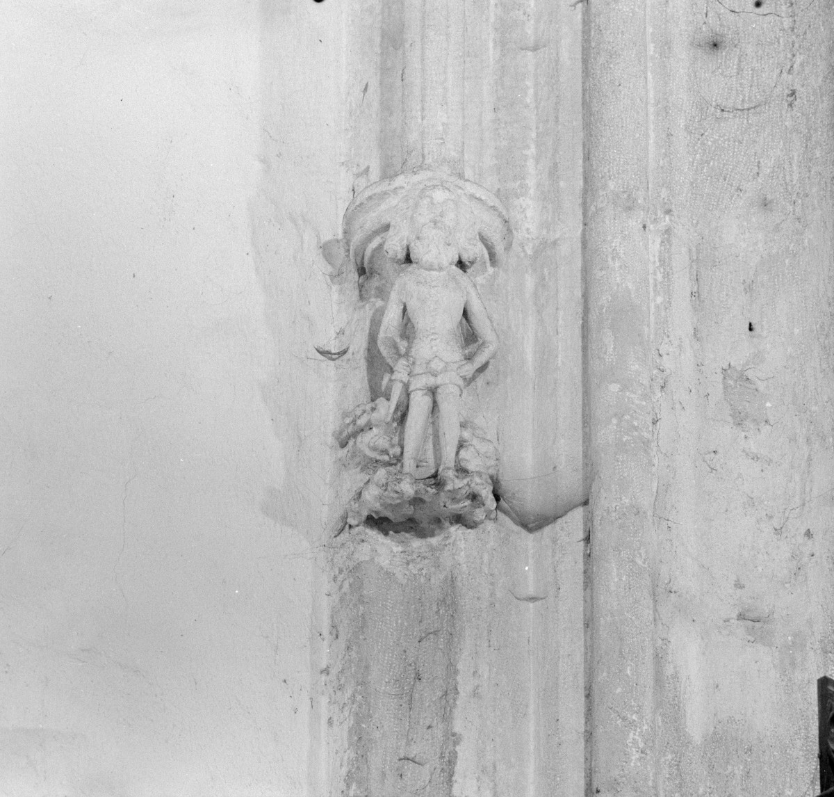 kościół pw. śś. Piotra i Pawła - wnętrze - konsola sklepienia, skan 1