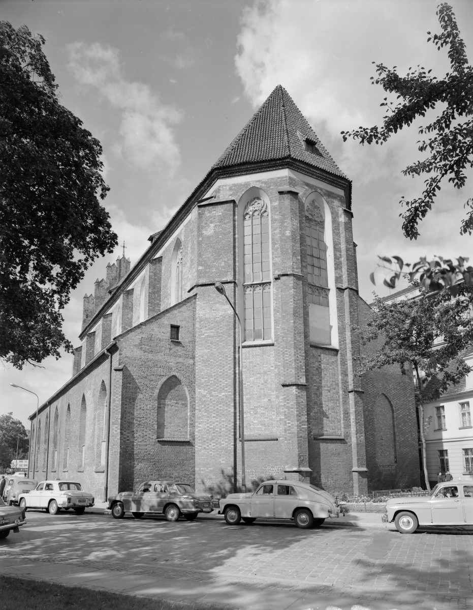 kościół pw. Bożego Ciała - widok od południoweo-wschodu, skan 1