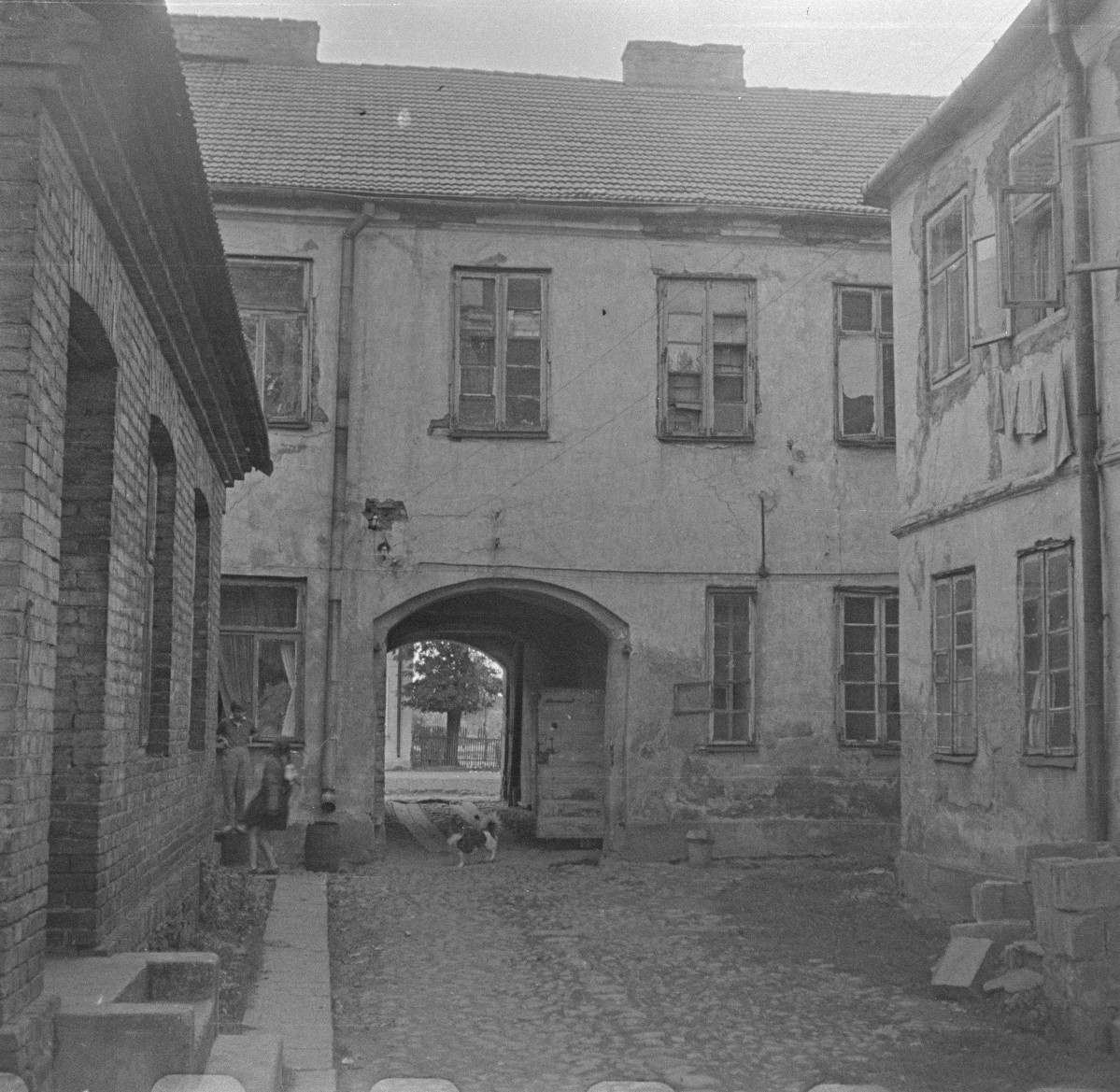 dom, kamienica, dawna ul. Kościuszki 112 - elewacja od podwóza, skan 1
