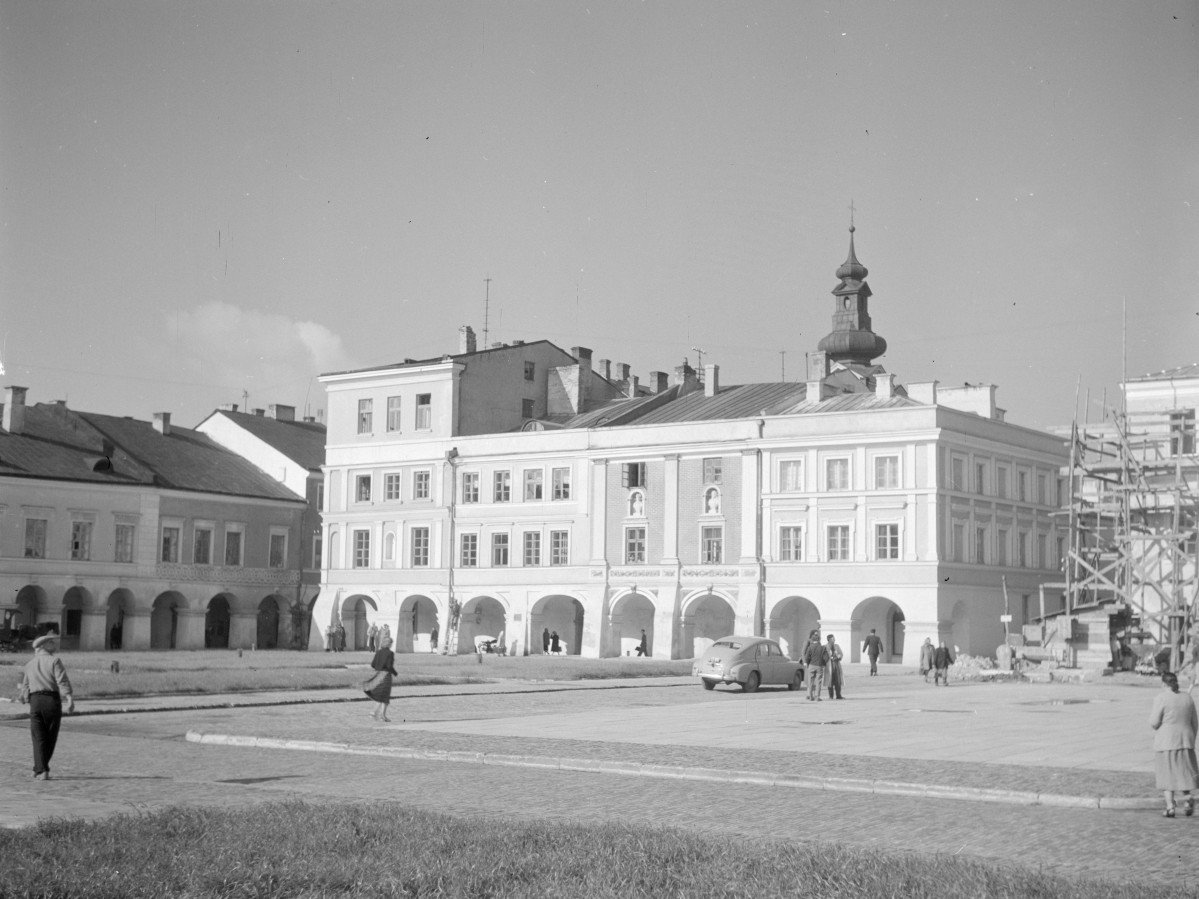 pierzeja kamieniczek z podcieniami, skan 1