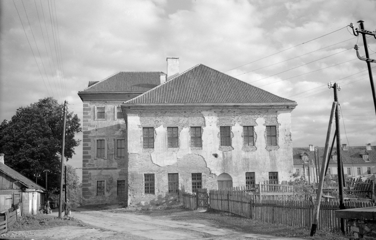 Pałac Chodkiewiczów - skrzydło zachodnie. Elewacja., skan 1