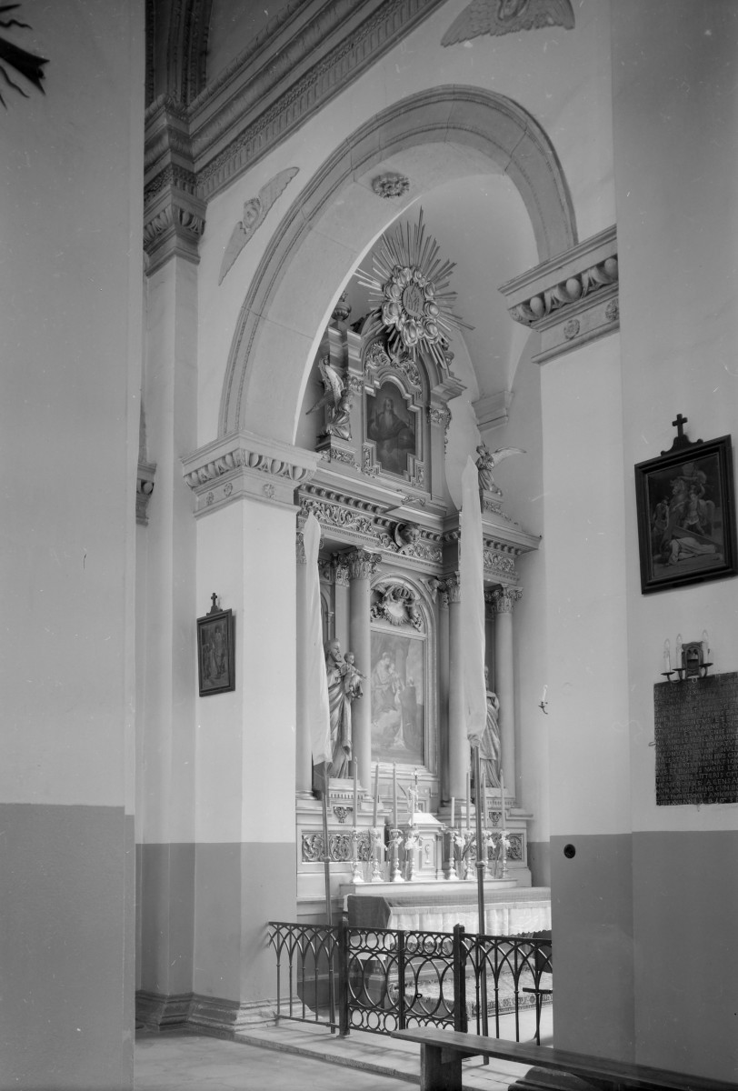 katedra Zmartwychwstania Pańskiego i św. Tomasza Apostoła - wnętrze: ołtarz boczny. kaplica Różańcowa, skan 1
