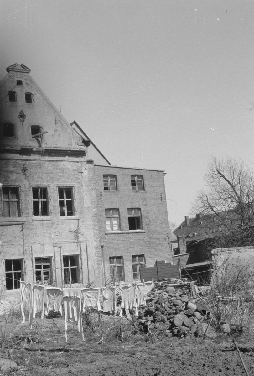 dom przy rynku - widok od tyłu, skan 1