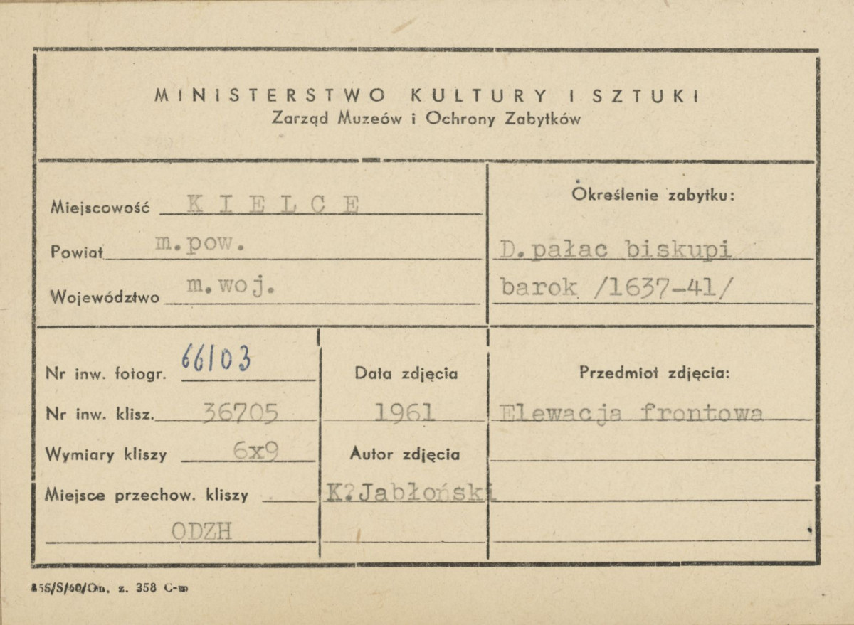 Pałac biskupów - widok ogólny od strony fasady - metryczka, skan 1