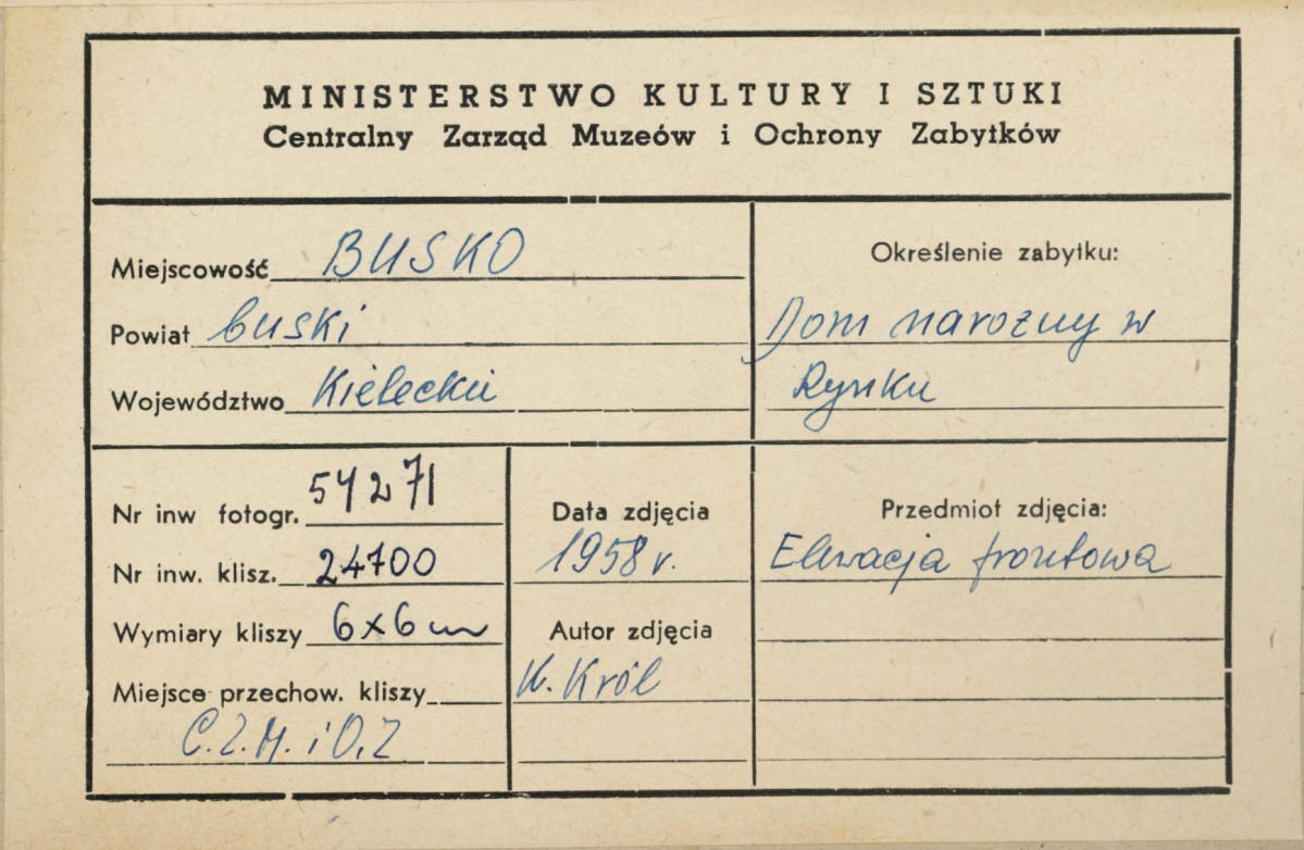 Dom narożny w rynku - widok ogólny - metryczka, skan 1