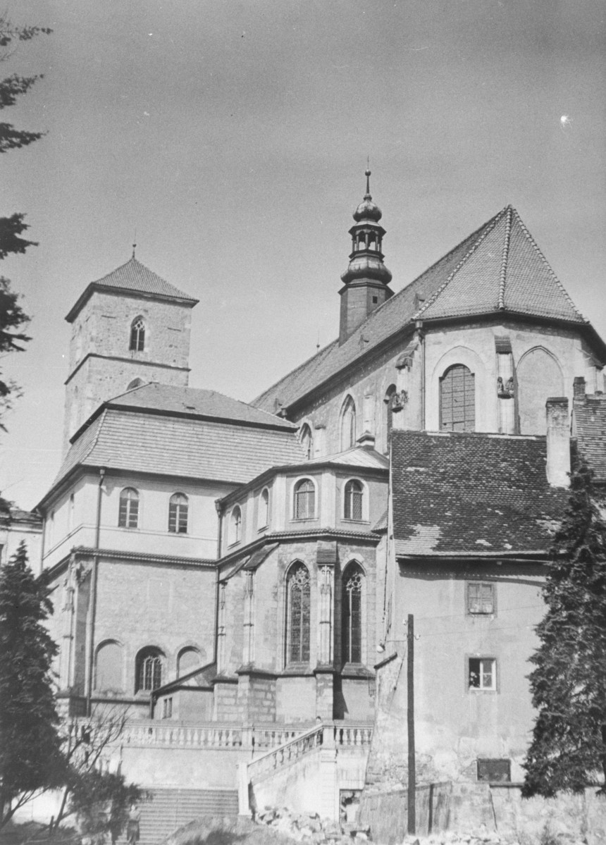 kolegiata Wniebowzięcia Najświętszej Maryi Panny - widok ogólny od prezbiterium, skan 1
