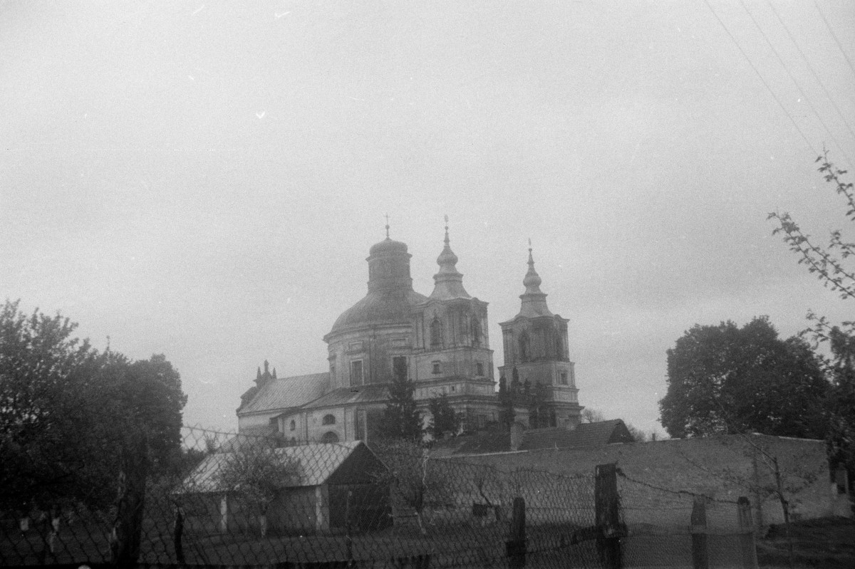 kolegiata - strona północno zachodnia widok ogólny, skan 1