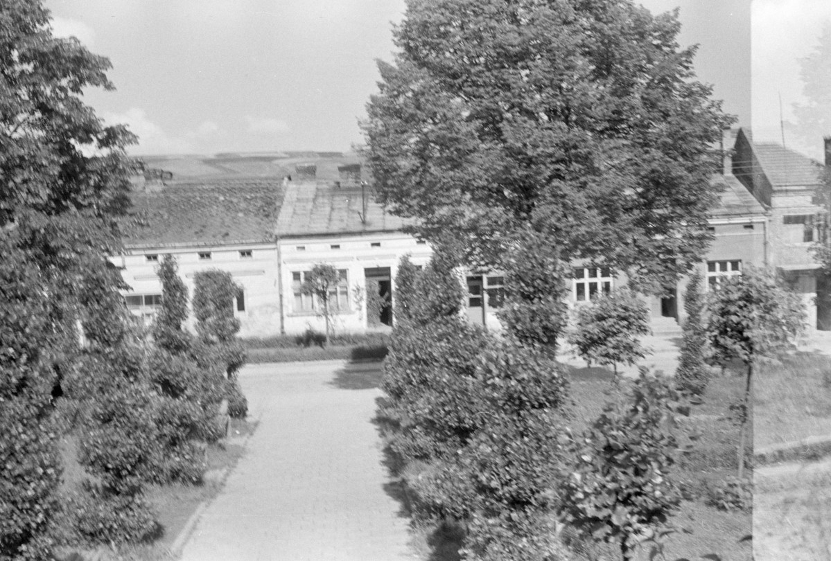 skwer na miejscu dawnego bloku przyrynkowego, skan 1