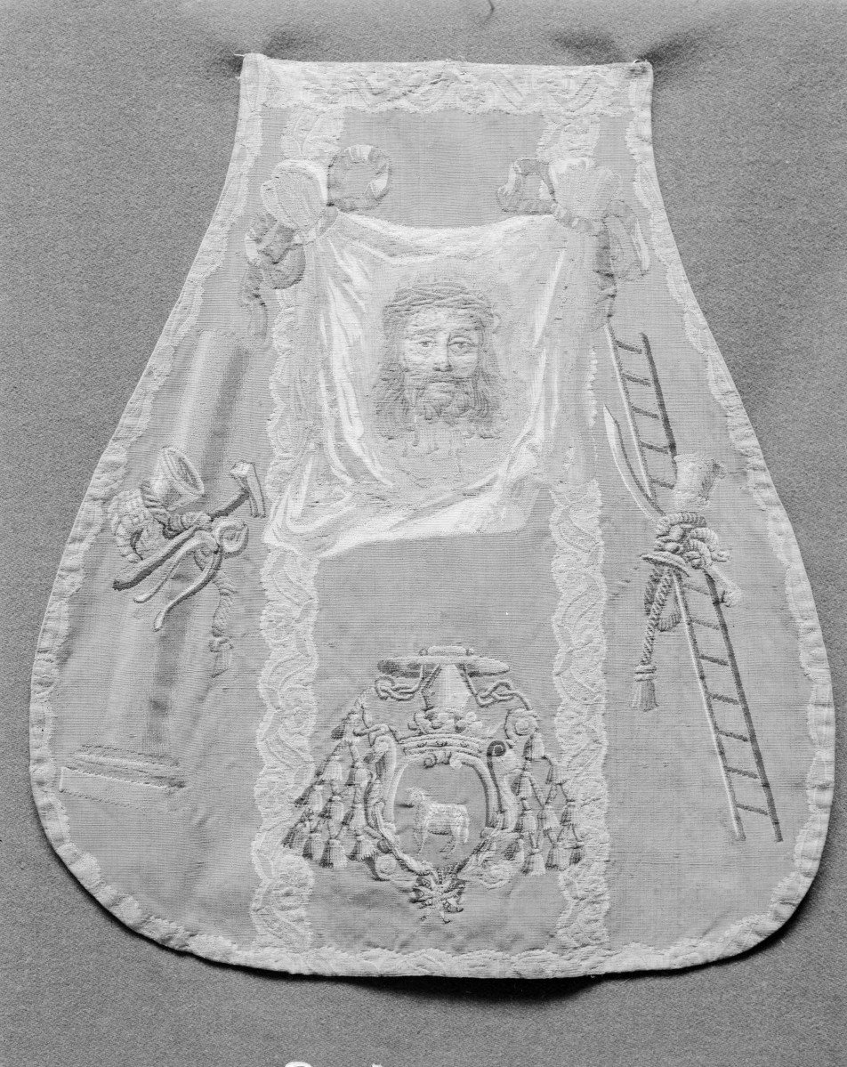 kościół pw. Wniebowzięcia Najświętszej Maryi Panny i św. Zygmunta - Muzeum Diecezjalne - zbiory - ornat zielony /przód/, skan 1