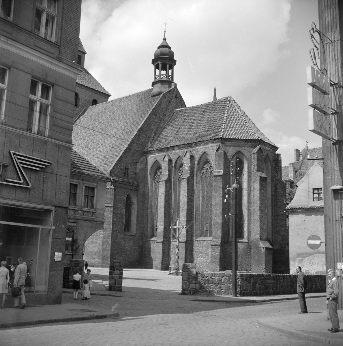 Bazylika kolegiacka św. Mikołaja - elewacja prezbiterium, skan 1