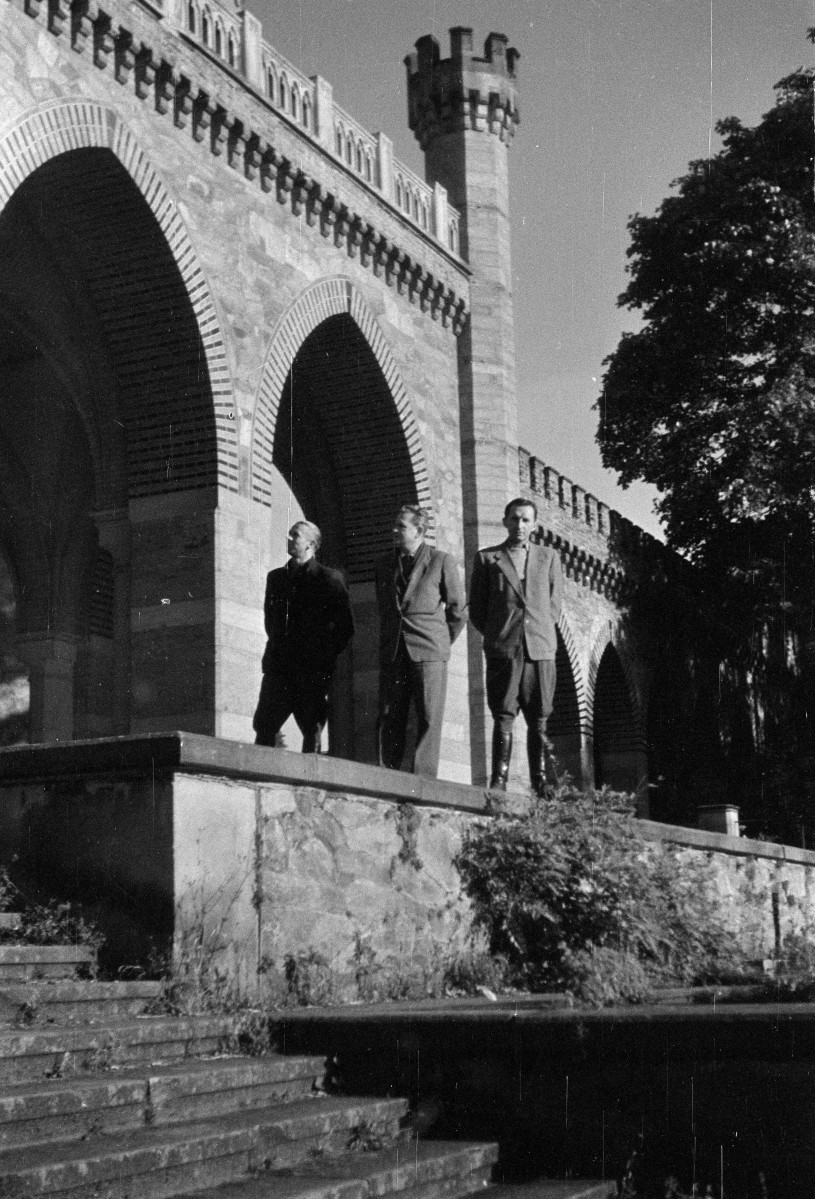 pałac Marianny Orańskiej - elewacja frontowa - arkady - fragment, skan 1