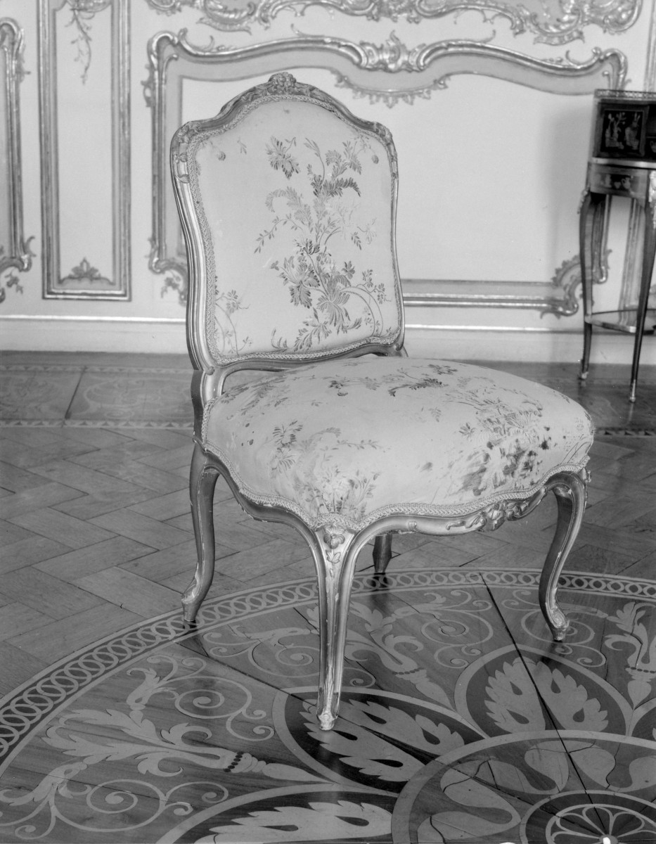 zamek magnacki Lubomirskich i Potockich - wnętrze - piętro I - Sala Lustrzana - fotel, skan 1