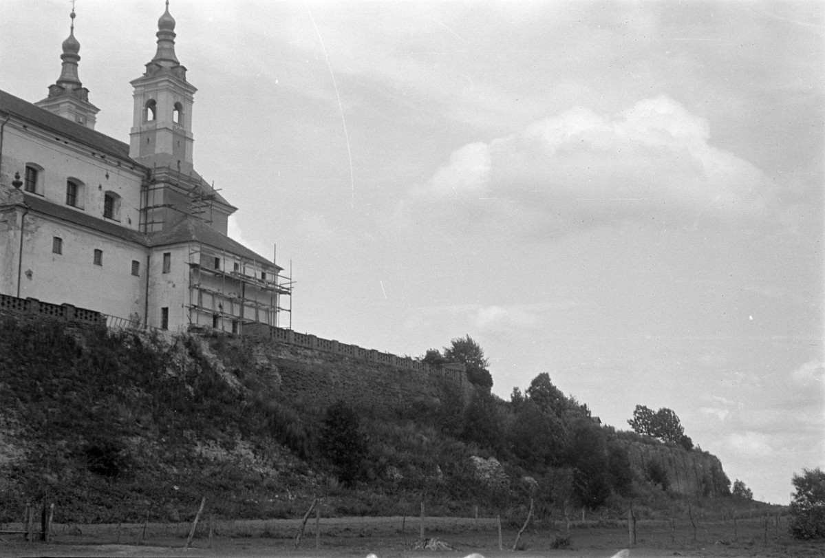 zespół klasztorny Kamedułów - mur oporowy - elewacja południowa, skan 1