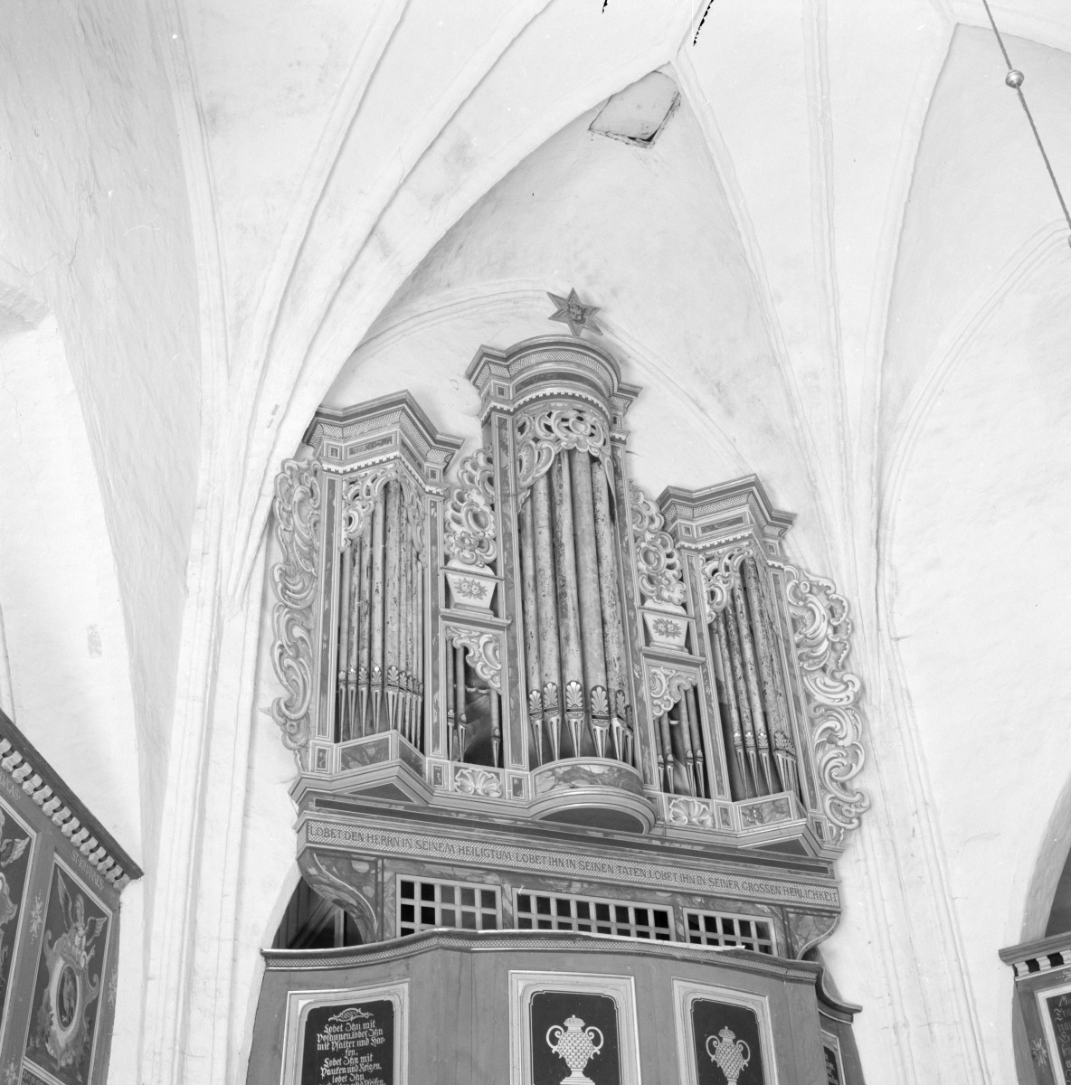 kościół pw. św. Gertrudy - wnętrze - organy, skan 1