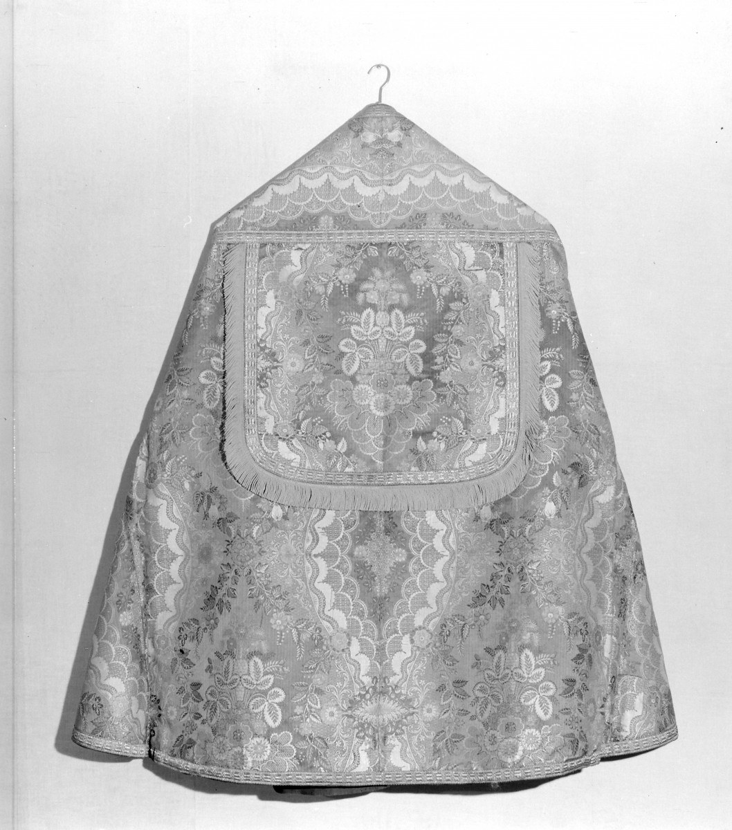 Skarbiec katedralny - Kapa. Francja (?). ok. 1700 - 1720 rok. Cały tył kapy. , skan 1