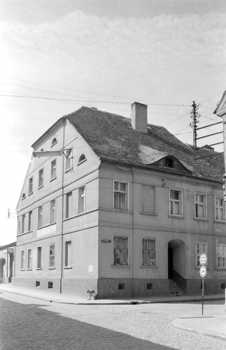kamienica - elewacja frontowa i boczna, skan 1