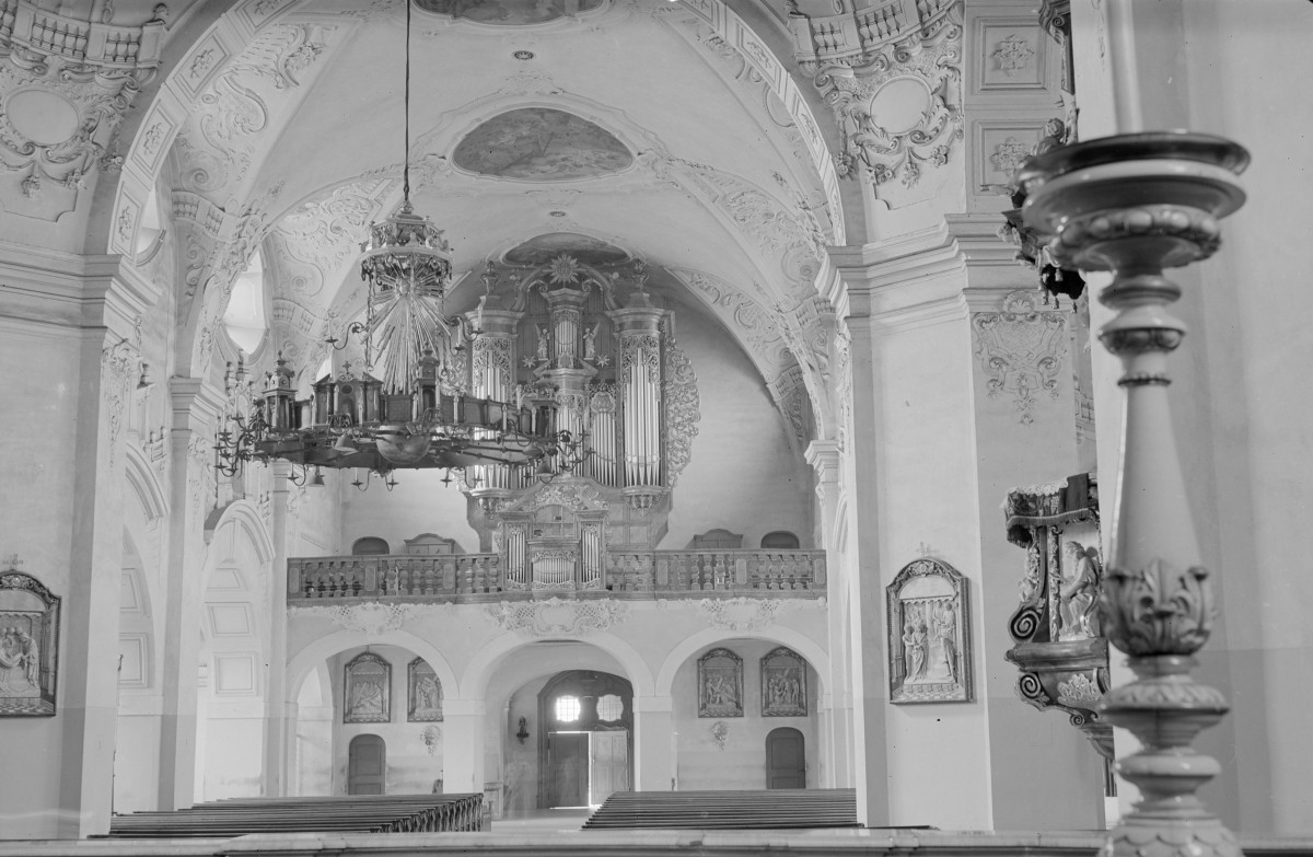 Kościół św. Wawrzyńca - wnętrze: prospekt organowy, chór, sklepienie, portal, fragment ambony, skan 1