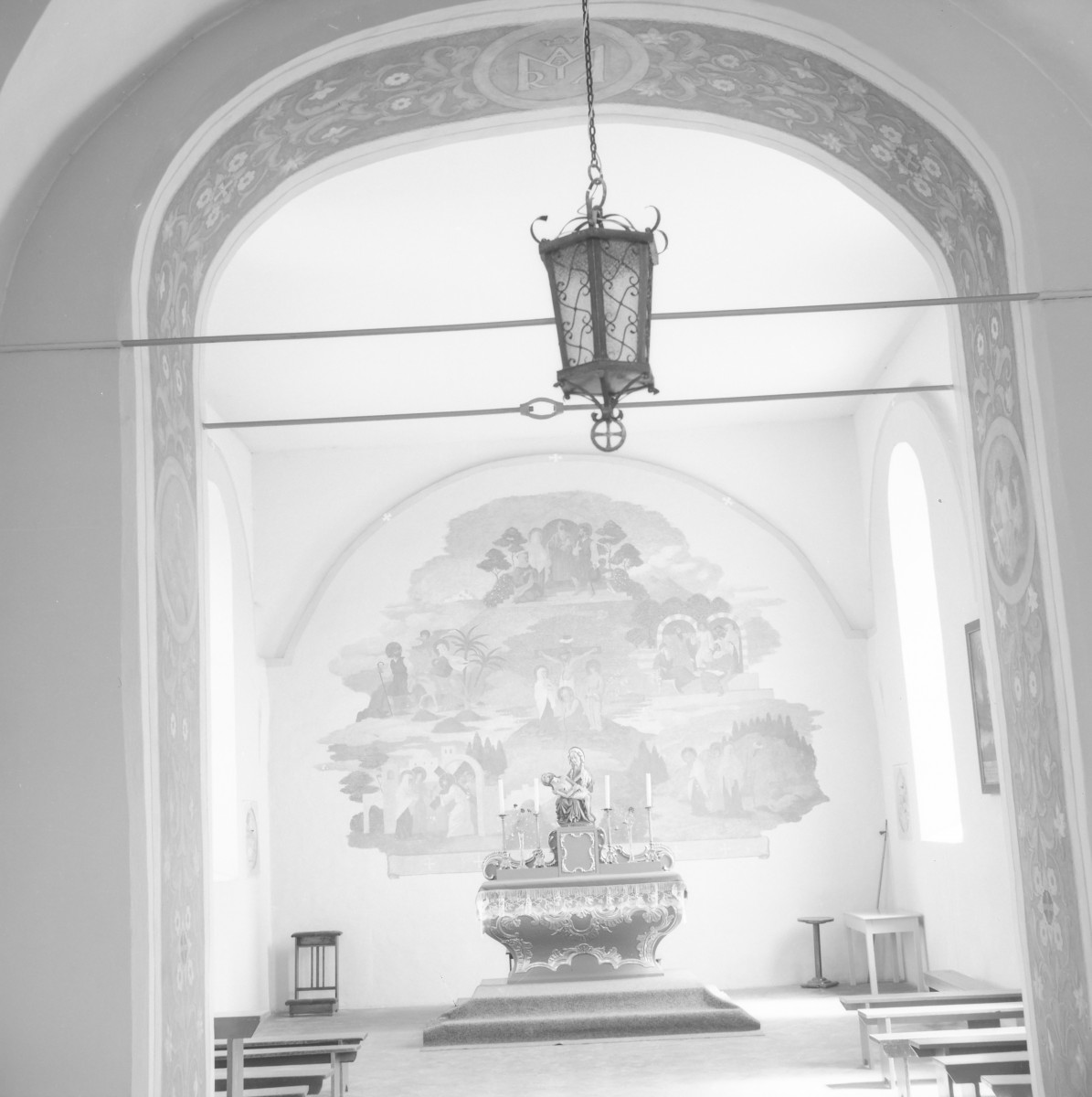 Brama Grudziądzka - tzw. "kaplica Na Bramce", polichromia i ołtarz., skan 1