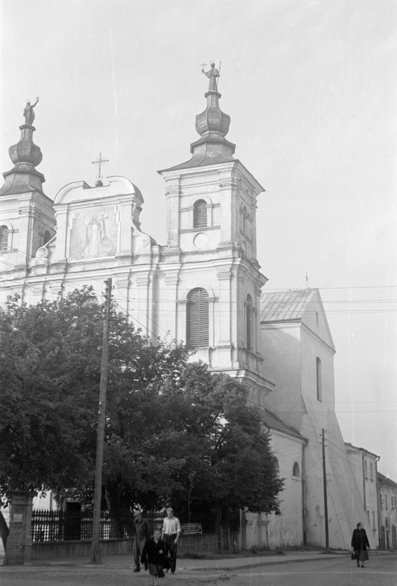 zespół klasztoru jezuitów - kościół św. Franciszka Ksawerego - elewacja frontowa - fragment, skan 1