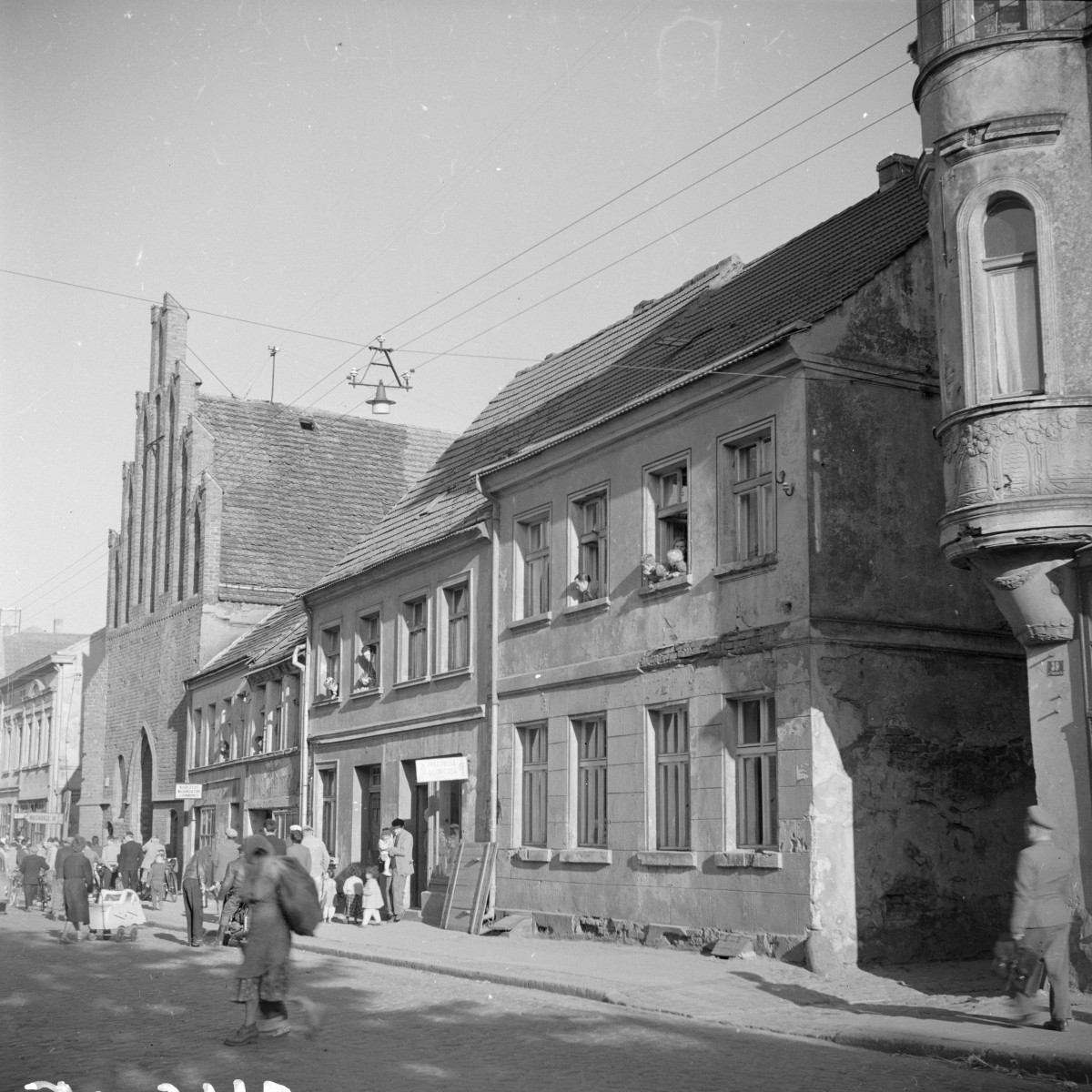 kamienica - elewacja frontowa, szczyt, skan 1