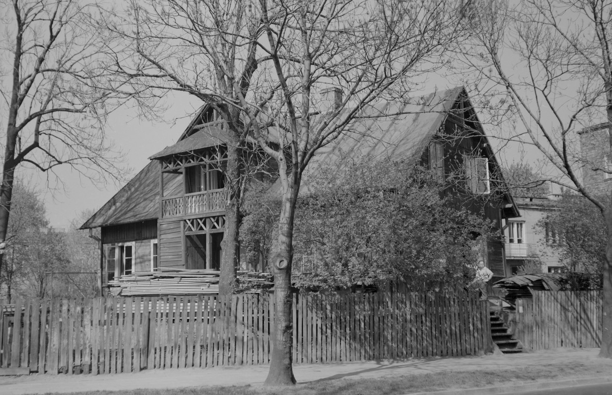 Drewniany dom Przybytkowskich z 1880 roku. Zabudowa drewniana., skan 1
