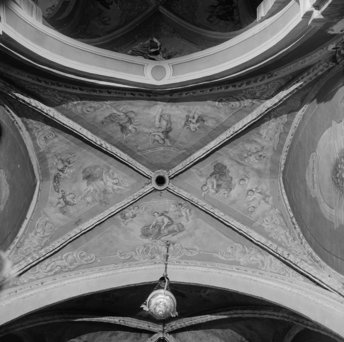 klasztor ss. Mniszek Benedyktynek - kościół pw. Najświętszej Maryi Panny i św. Wojciecha - wnętrze - prezbiterium - polichromia sklepienia, skan 1