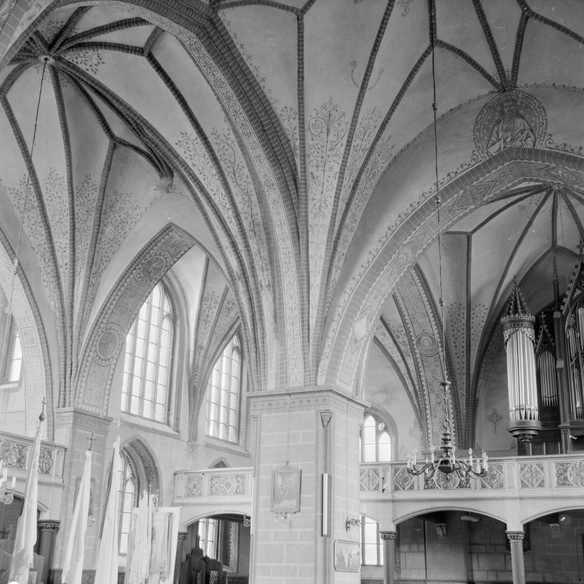 kościół parafialny pw. św. Mikołaja, ob. Narodzenia Najświętszej Marii Panny - wnętrze, sklepienie, ściana południowo-zachodnia, skan 1