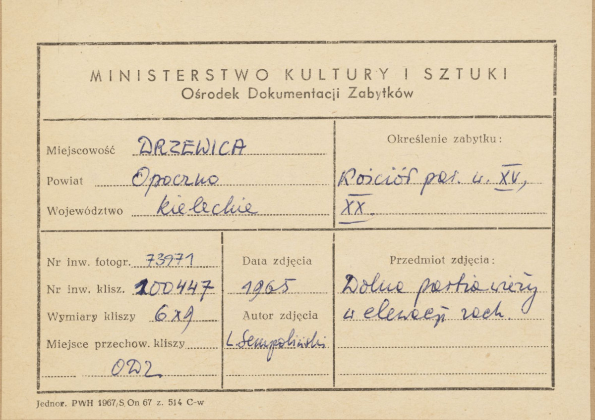 Kościół parafialny - dolny fragment wieży w elewacji zach. - metryczka, skan 1