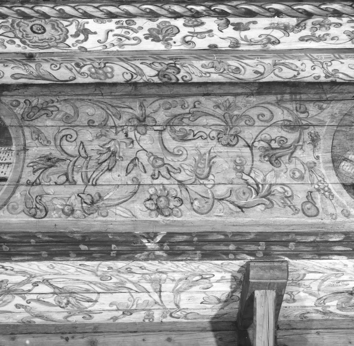 kościół pw. św. Michała Archanioła - nawa główna - zaskrzynienie południowe - fragment polichromii, skan 1